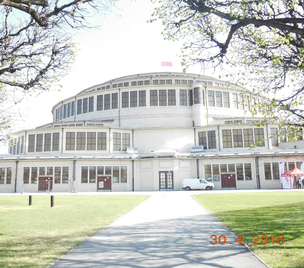 Ihren Namen hat 1912/1913 erbaute „Jahrhunderthalle“ in der Europäischen Kulturhauptstadt Wroclaw/Breslau von einer Ausstellung, die 1913 im Gedenken an die Befreiung Deutschlands      von Napoleon 100 Jahre zuvor veranstaltet wurde. Sie ist UNESCO-Weltkulturerbe.