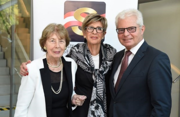 Ingrid Korosec (Bildmitte) mit Marilies Flemming, Bundesministerin a.D., und ÖSB-Generalsekretär Heinz K. Becker, Mitglied im Europäischen Parlament   