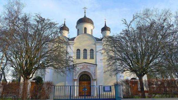 Christi-Auferstehung-Kathedrale der Russisch-Orthodoxen Kirche am Hohenzollerndamm in Berlin-Willmerdorf, erbaut 1936 – 1938 Ihre Ikonostase stammt aus einer alten Kirche bei Warschau. Foto: Tsp. 