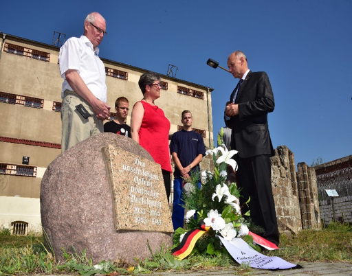 Im ehemaligen Zuchthaus Cottbus unterhält das MRZ eine Gedenkstätte, in der aller Opfer politischer Verfolgung zwischen 1933 und 1989 gedacht wird. Am Weltfriedenstag 2015 war Janusz Marszalek aus Polen zu Gast.